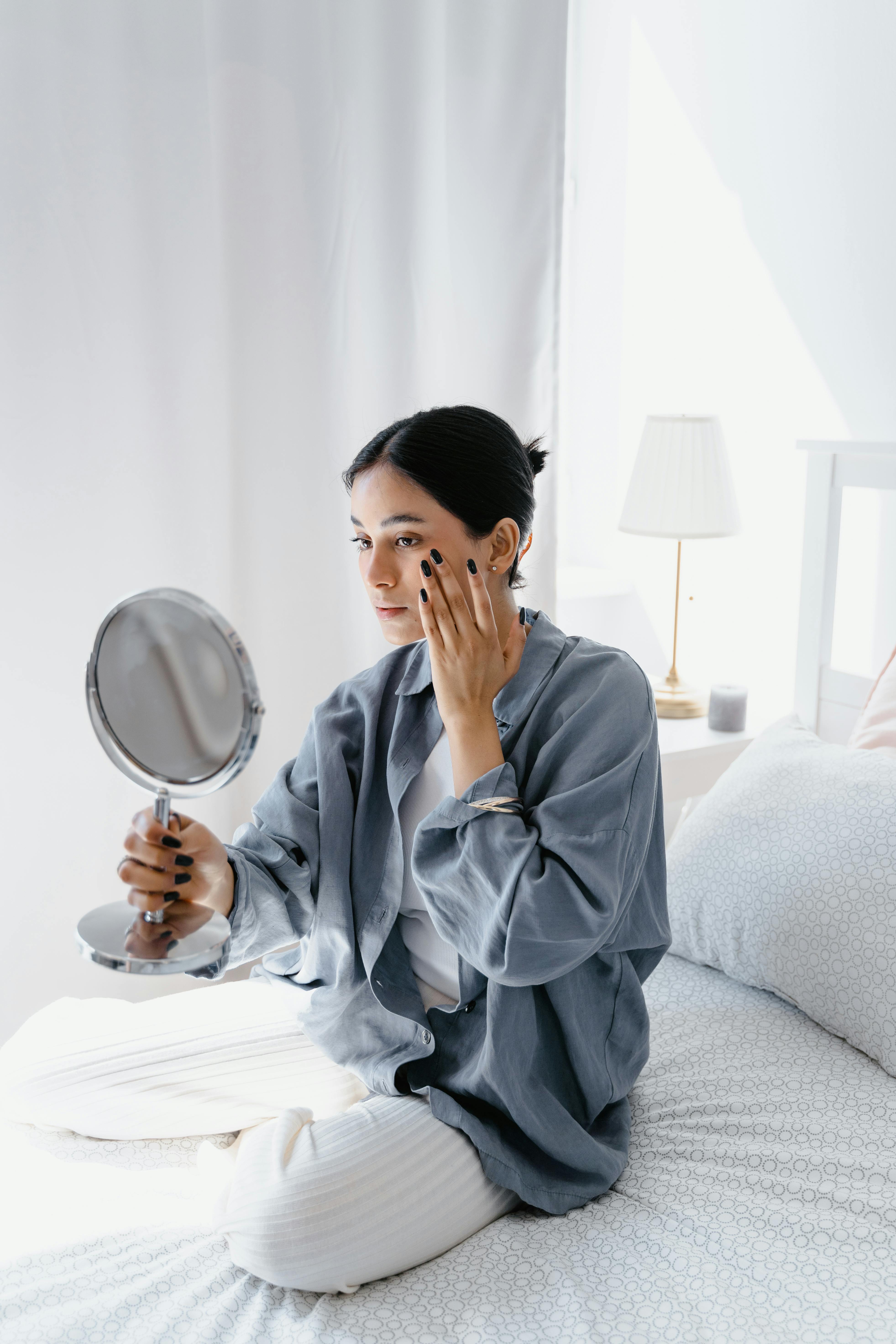 热播电视剧海报：高分悬疑人物群像